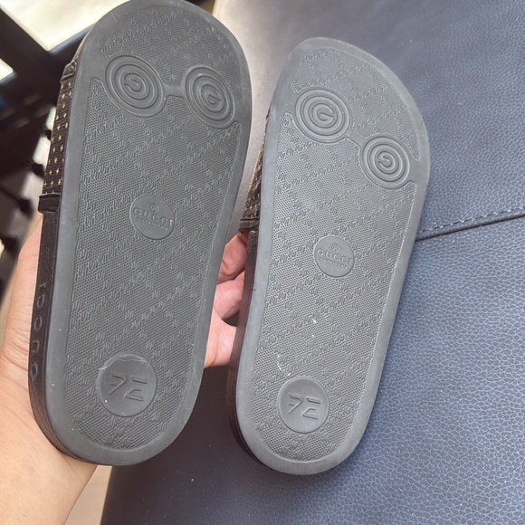 Gucci Black Slides with Gold Logo - Picture 5 of 6